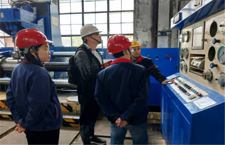 CE專家蒞臨我公司指導(dǎo)工作 (2).jpg